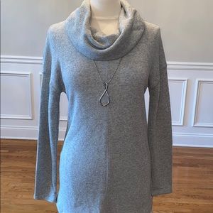 ‼️5$ NWT Silver metallic tunic sweater